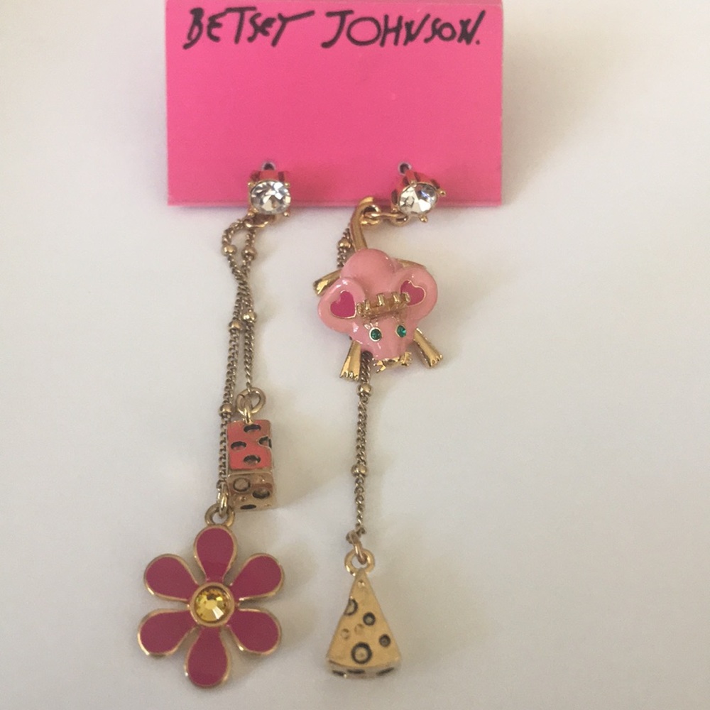 NWT Betsey Johnson Chandelier Earrings. (A-3)